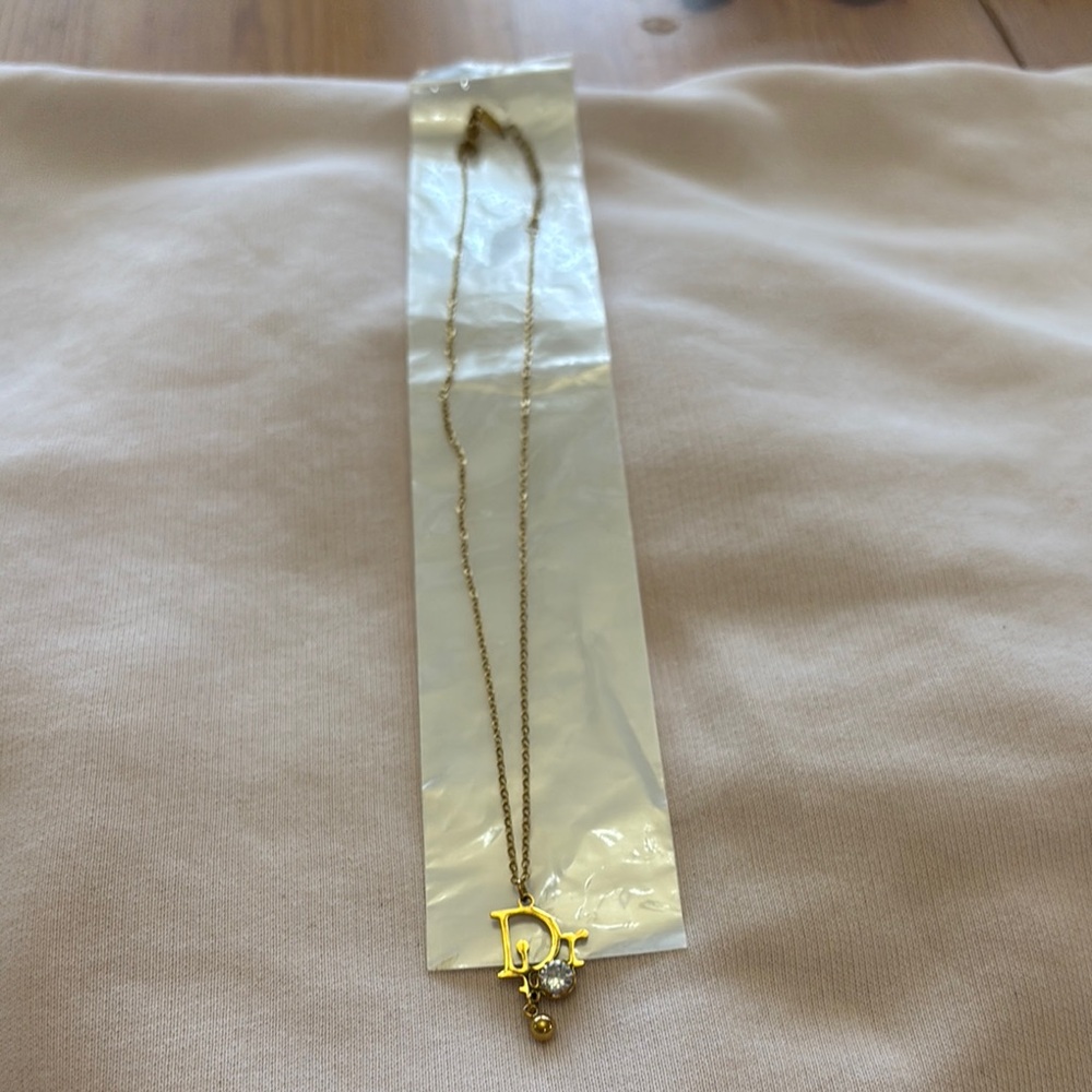 Gold Pendant Necklace